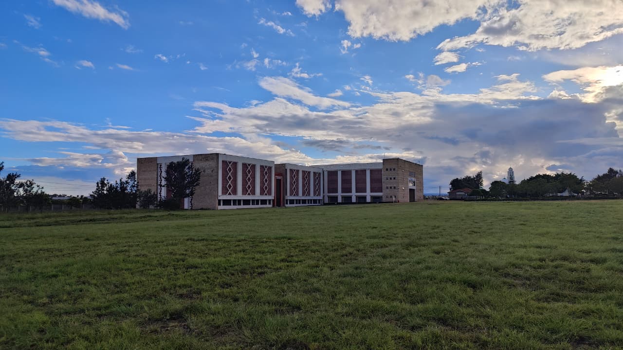 IUK Students on campus